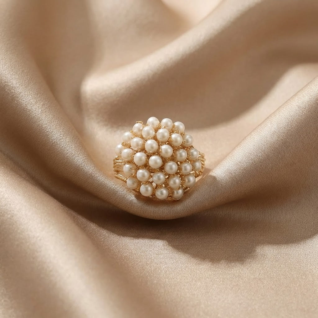 Anillo con Perlas Incrustadas