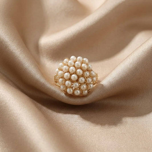 Anillo con Perlas Incrustadas