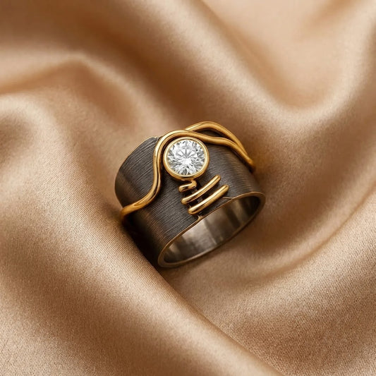 Anillo Vintage de Plata Oscura con Circonia