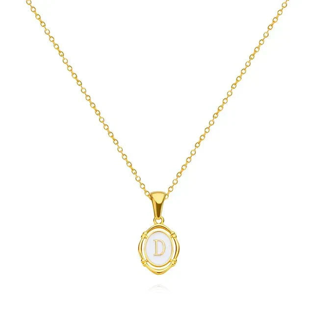 Collar Vintage de Letra en Oro