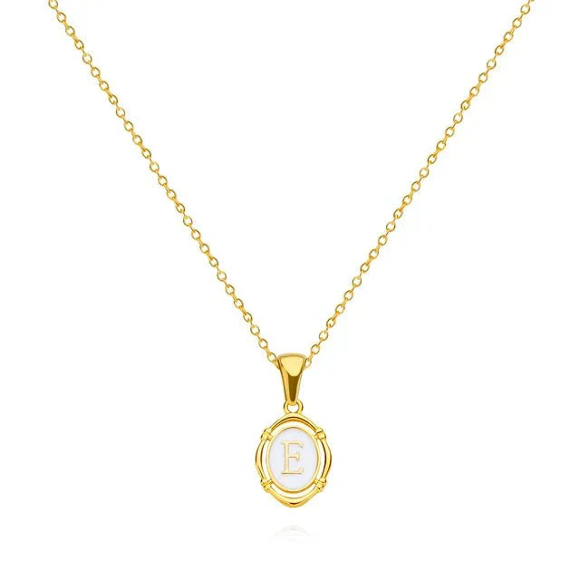 Collar Vintage de Letra en Oro